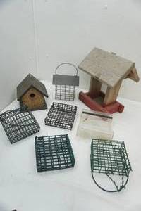 lot 73 image: Bird Feeders