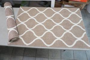 lot 86 image: Rugs