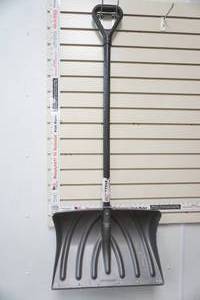 lot 93 image: Steelcore snow shovel