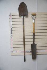 lot 96 image: Shovel ,Tiling spade