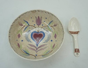 lot 122 image: Vintage Stoneware Pennsylvania Dutch Style Bowl & Ceramic Spoon