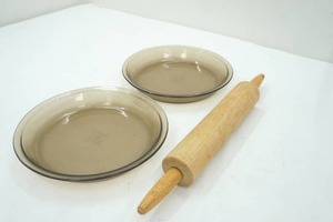 lot 125 image: Vintage Smoke Colored 9 Pie Plates & Rolling Pin