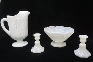 lot 126 image: Vintage Milk Glass