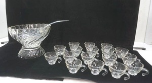 lot 127 image: Vintage Hazel Ware Colonial Crystal Punch Bowl Set (Seashell produces in the 1960s)