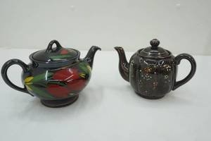 lot 130 image: Vintage Pottery Tea Pots