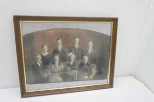 lot 165 image: Antique Family Photo. 1910