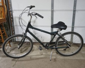 lot 179 image: Schwinn Select Series Mountain Bike