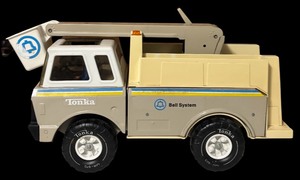 lot 44 image: 1978 Tonka Truck Bell System Utility Telephone Bucket Truck