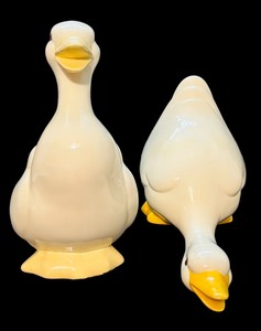 lot 100 image: Vintage 1980s Ceramic Duck Figurine Set in White and Yellow