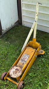 lot 97 image: Wilmor Hydraulic Garage Jack