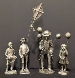 lot 28 image: Michael Rickter Pewter Kites and Balloons Figurines