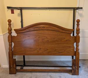 lot 5 image: Oak Queen Size Bed Frame