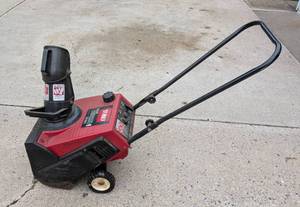 lot 69 image: Toro CCR Powerlite-E Snowblower
