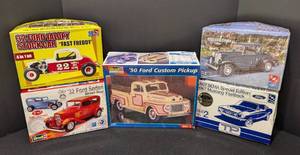 lot 136 image: Vintage Model Car Sets