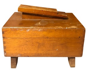 lot 72 image: Vintage Wooden Shoe-Shine Box Shoe Caddie and Accessories Storage