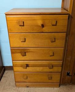 lot 177 image: Small Five Drawer Wood Dresser
