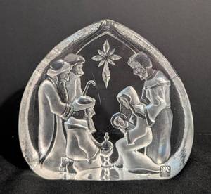 lot 182 image: Mats Jonasson Holy Family Crystal Sculpture