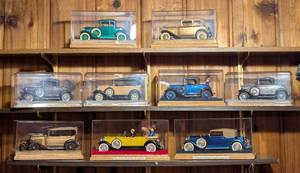 lot 195 image: Vintage Model T Kit Cars and Cases