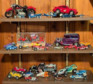 lot 220 image: Large Variety of Diecast Toy Cars
