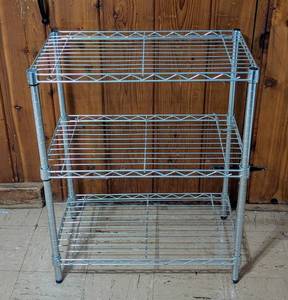 lot 227 image: Small Metal Wire Storage Rack
