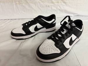 lot 18 image: Nike Dunk Lows - Mens 8.5 Womens 10