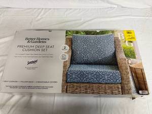 lot 27 image: Better Homes & Gardens Premium Seep Cushion Set