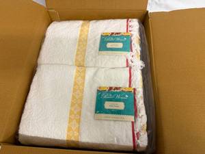lot 45 image: 4 The Pioneer Women Bath Towels