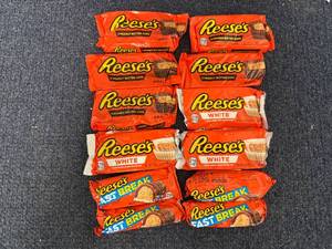 lot 193 image: 12 Reeses Variety Bars