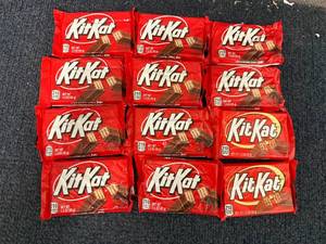 lot 194 image: 12 Kit Kat Bars