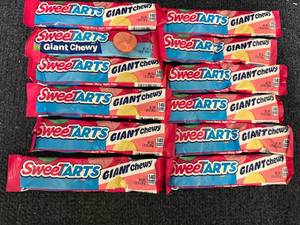 lot 201 image: 12 Sweet Tarts Giants