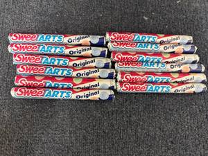 lot 203 image: 12 Sweet Tarts Original