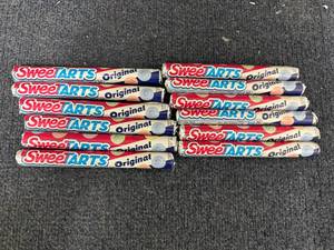 lot 204 image: 12 Sweet Tarts Original
