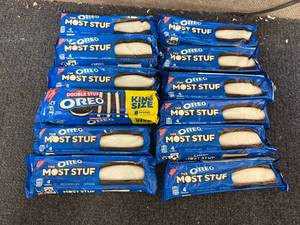 lot 206 image: 12 Oreo Most Stuf