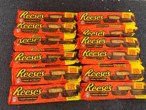 lot 209 image: 12 Reeses King Size