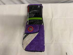 lot 72 image: 6 sq. ft. Platium Series Microfiber Extra Plush Drying Towel