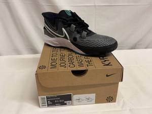 lot 83 image: Size 5Y Nike Kyrie 8 GO (GS)