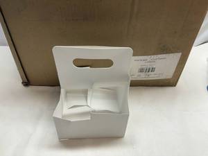 lot 98 image: 400 White 4 Cup Drink Carriers