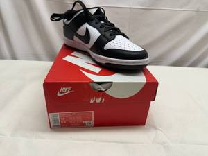 lot 113 image: Size 10 Womens8.5 Mens Nike Dunk Low