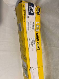 lot 4 image: Smart Electrician LED Shop Light