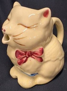 lot 11 image: Shawnee Pussn Boots Creamer Pitcher