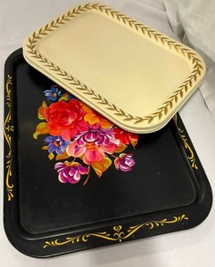 lot 26 image: Vintage Metal Serving Trays