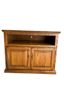 lot 32 image: Cute Little Cabinet