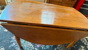 lot 35 image: Drop-Leaf Coffee Table