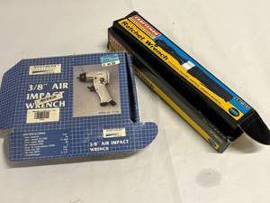 lot 39 image: Lot of 2 Air Tools