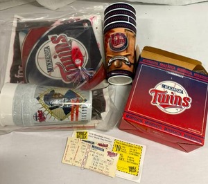 lot 53 image: 3rd Lot of Twins Memorabilia