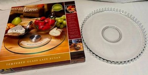 lot 60 image: 2 Glass Round Serving Trays