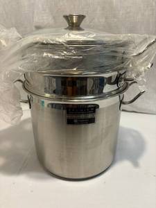 lot 65 image: Stockpot Set