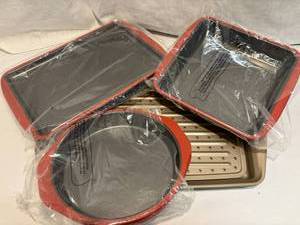 lot 66 image: Baking pans