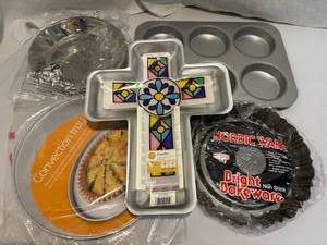 lot 69 image: Mix of Baking Pans