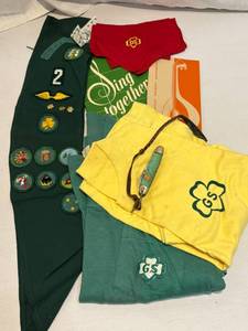 lot 75 image: Vintage Girl Scout Items